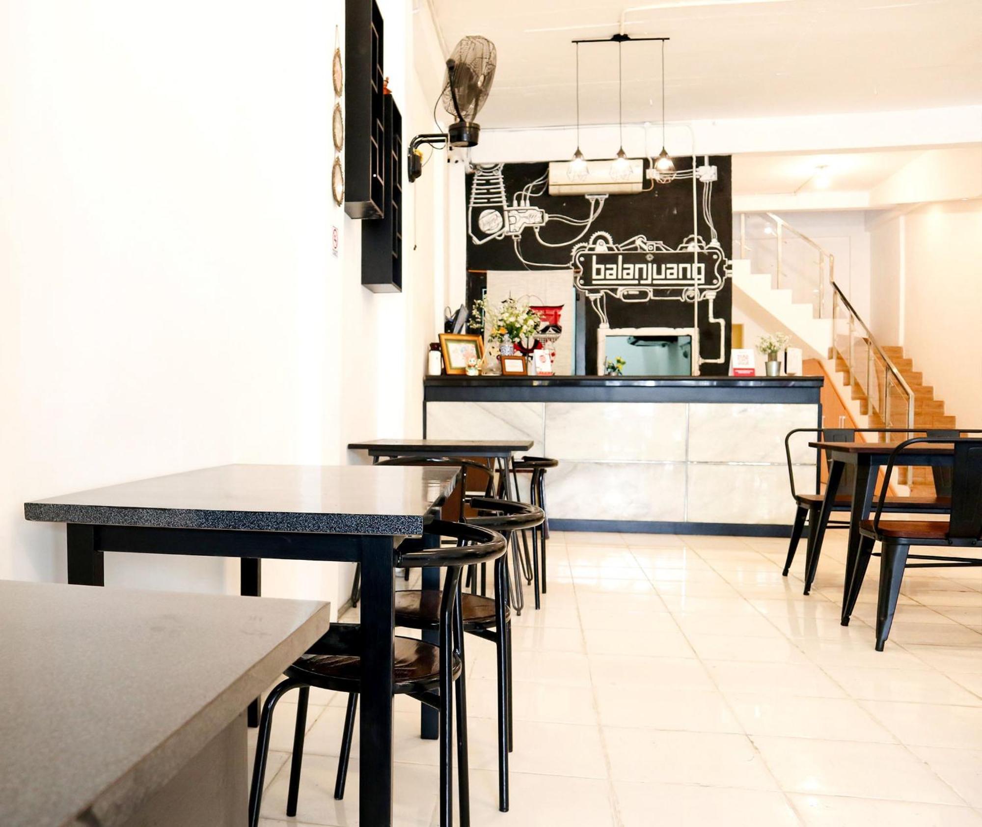 Oyo 1191 Monalisa Residence And Cafe Padang  Luaran gambar